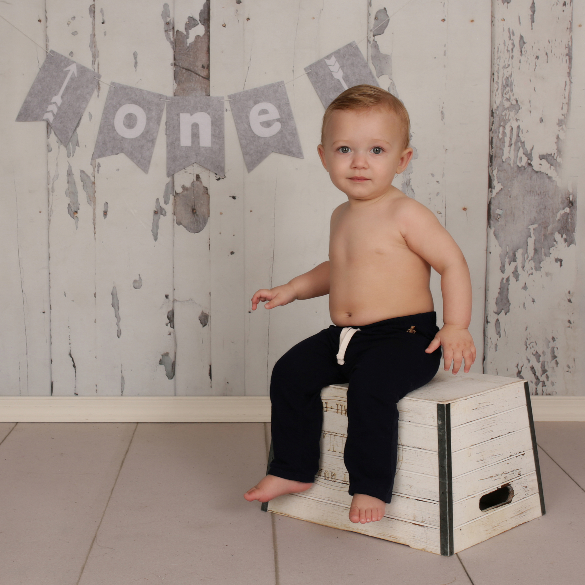 BYO Banner w/White Wood Bucket on Grey Wood (boy)