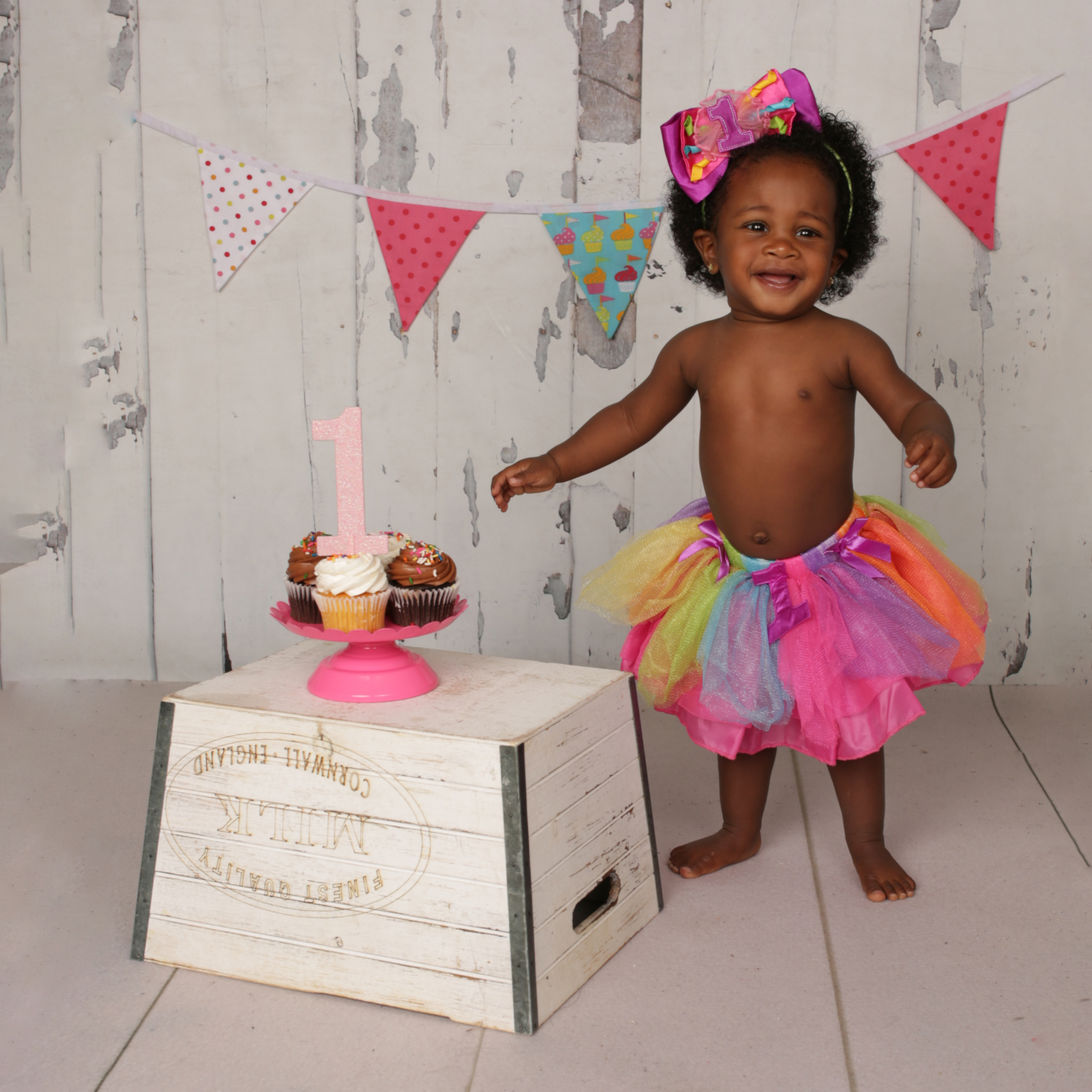 Banner w/White Wood Bucket on White Wood (girl)